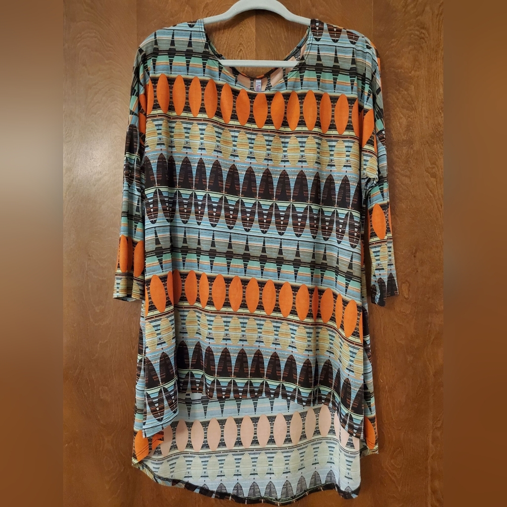 Abstract Women's Tunic Bundle Size Xl